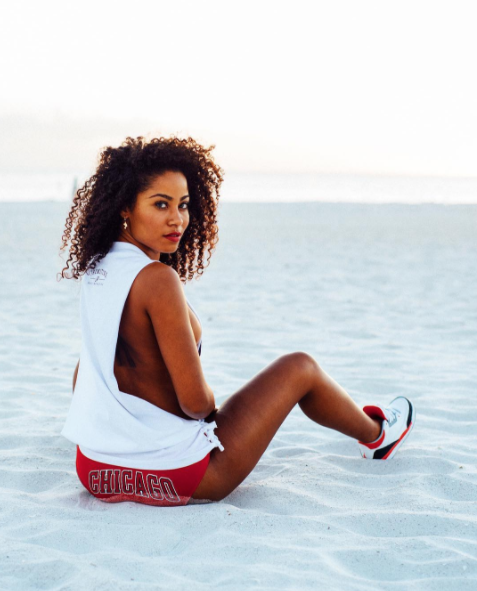 Today’s Best Chicks And Kicks Pics (13 Photos)