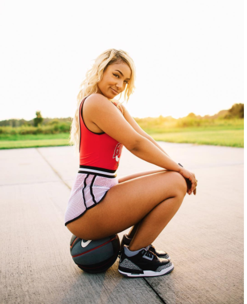 Today’s Best Chicks And Kicks Pics (13 Photos)