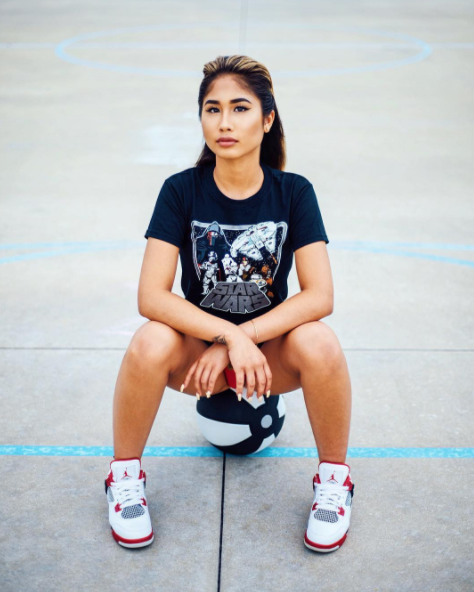 Today’s Best Chicks And Kicks Pics (13 Photos)