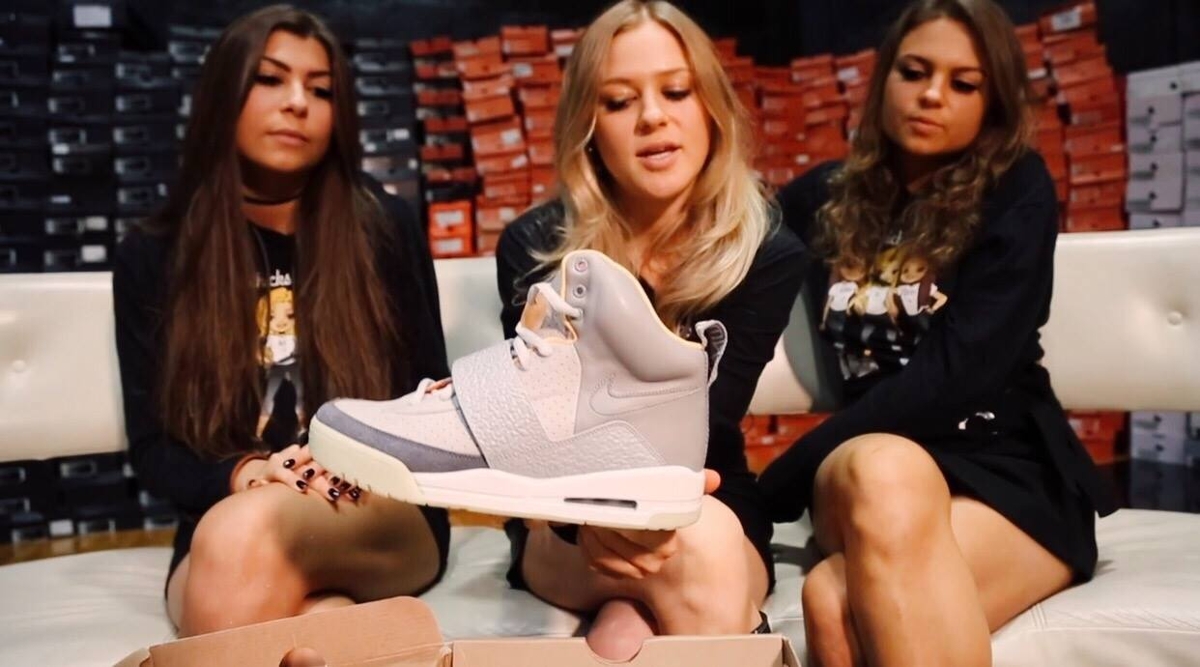 Today’s Best Chicks And Kicks Pics (13 Photos)