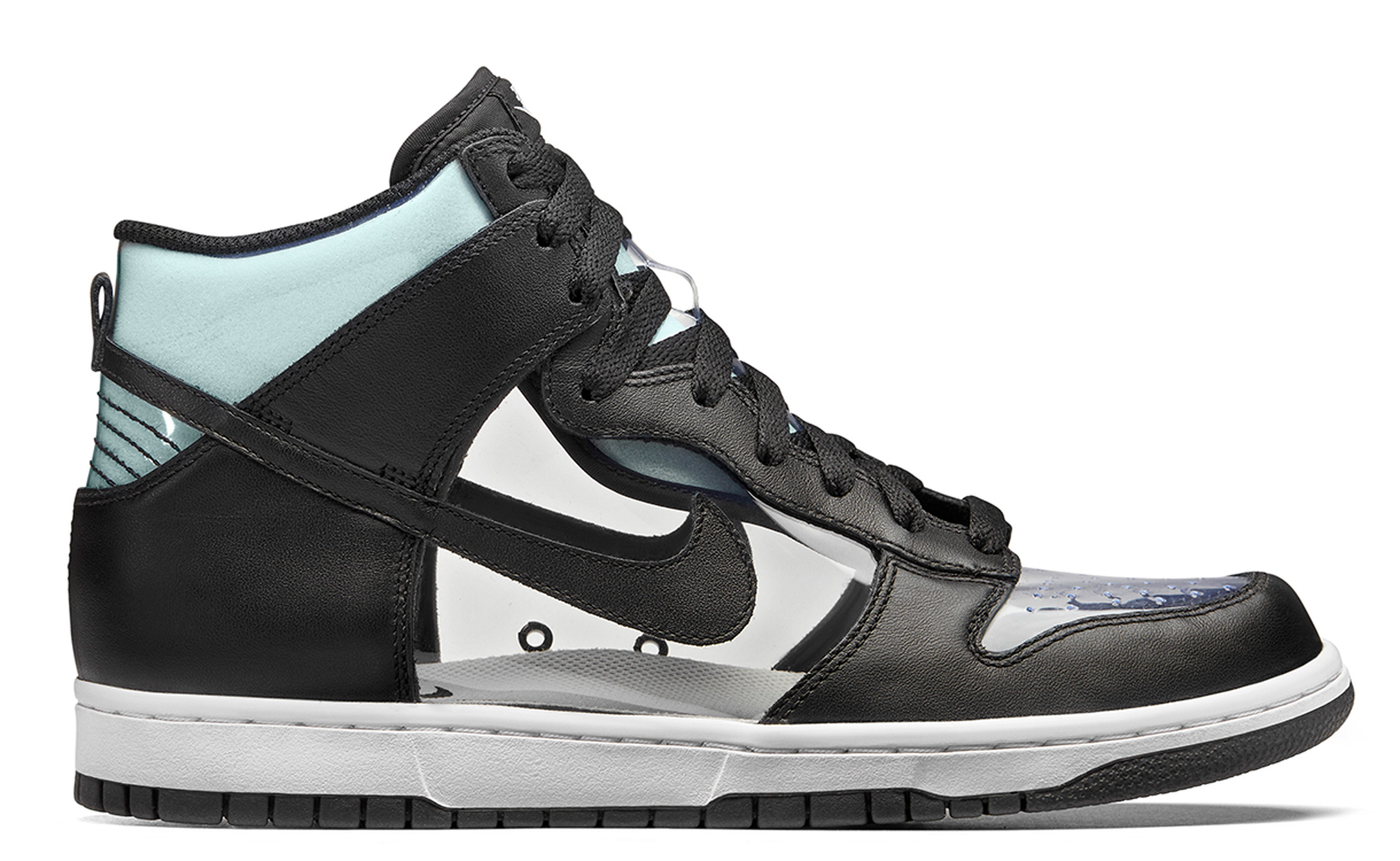 Here's a look at the COMME des GARÇONS x Nike "Clear" Dunk High