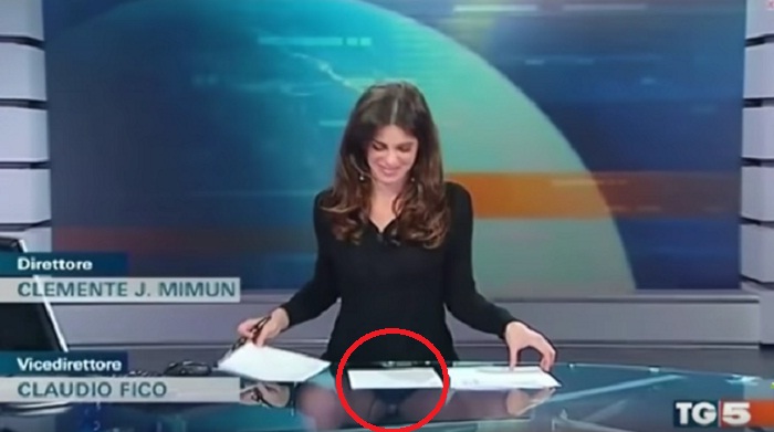 HOT Italian News Anchor in SHORT SKIRT Accidentally Flashes Her Audience